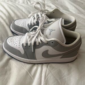Air Jordan 1 low wolf grey aluminum sneaker sz 8.5 DC0774-105 woman.